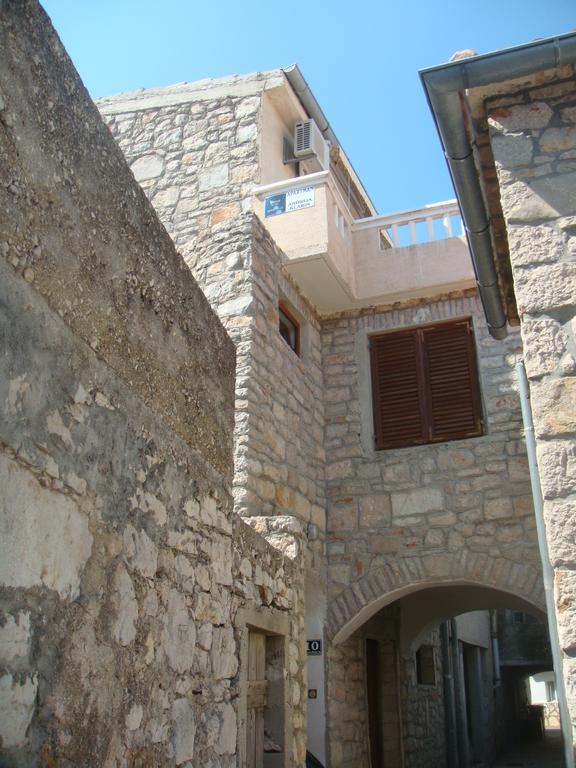 Apartman Klarin - Old Stone House Apartamento Jezera Exterior foto